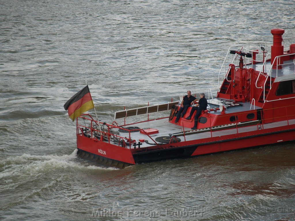 Feuerloeschboot 10-2      P136.JPG